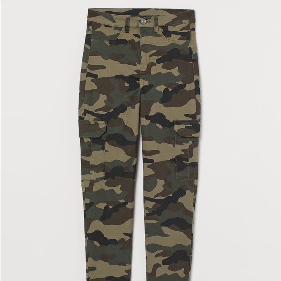 SOLD H&M Camo Cargo 6 HOUR SALE ✨✨ - Picture 1 of 6